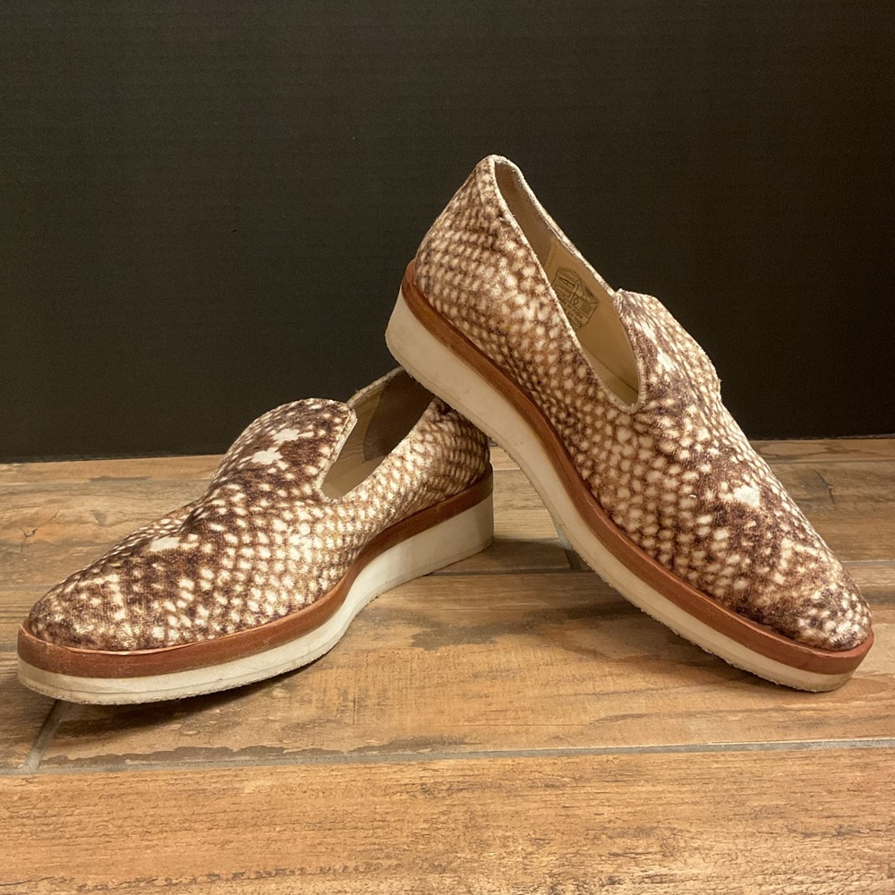 Preowned Free People Snake Eyes Velvet Loafer sz EU 38 or 7 1/2 US